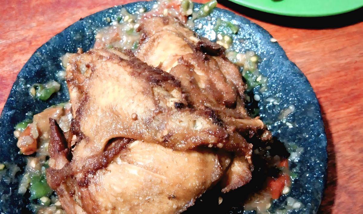 Warung Pecel Lele Haji Ibu Gendut (google.com/maps/Kuyung Sany)