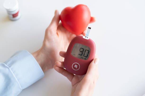 Ilustrasi Wanita memeriksa kadar gula darah (istockphoto.com/Foremniakowski)