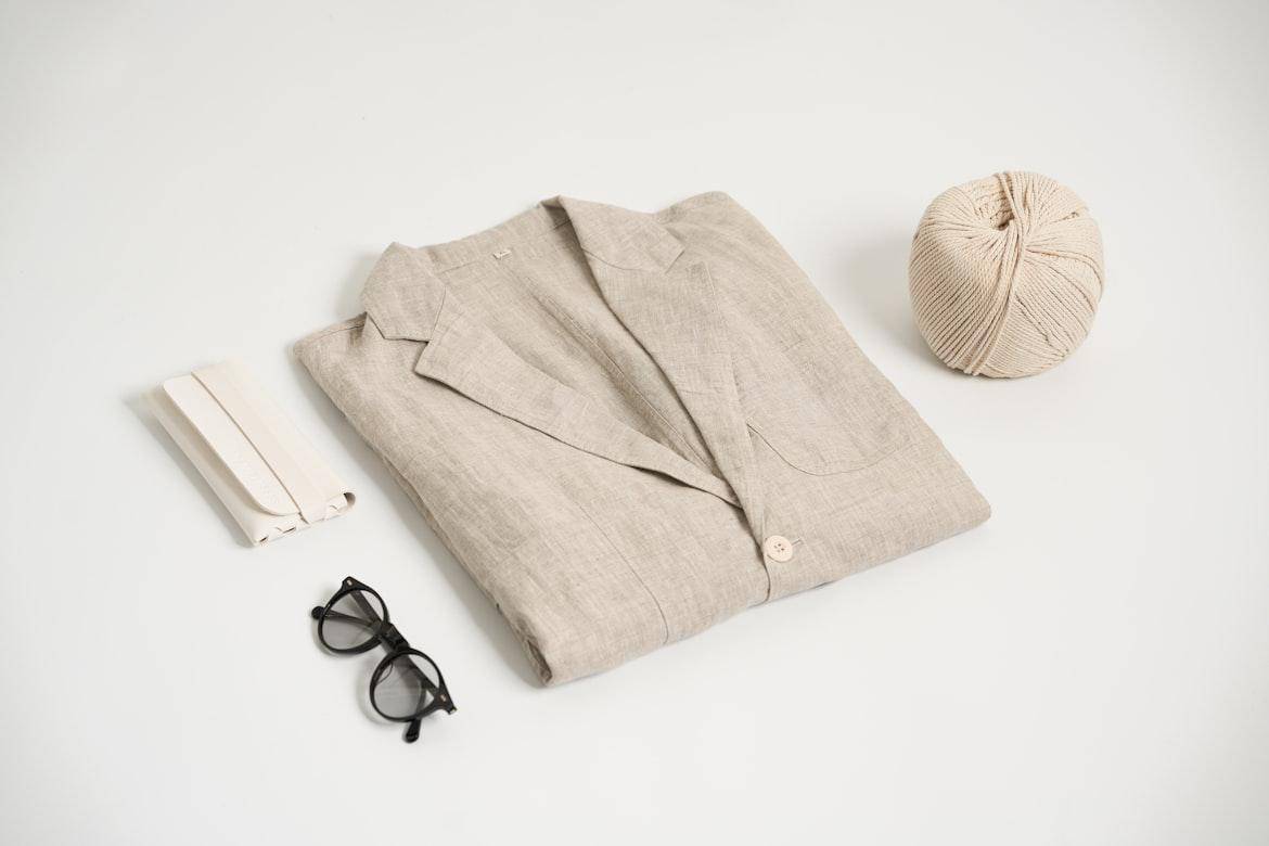 ilustrasi baju linen (unsplash.com/tian dayong)