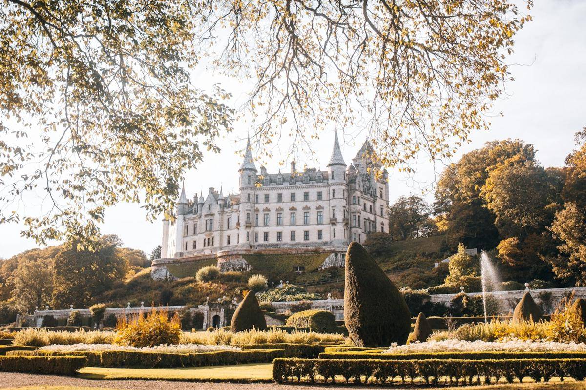 Dunrobin Castle (unsplash.com/Connor Mollison)