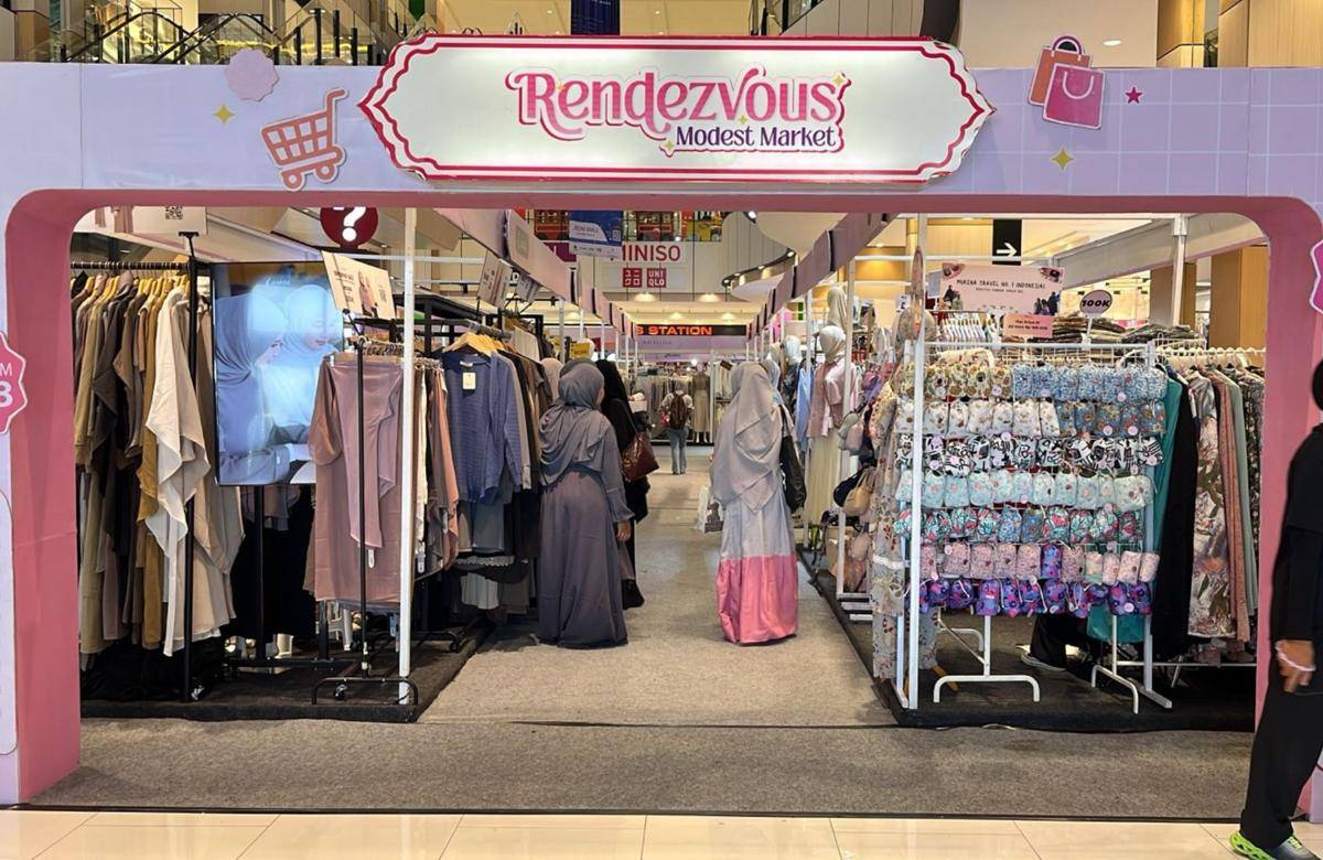 Bazar modest fashion dari Rendezvous Modest Market yang berlokasi di Cikarang, Bekasi. Digelar mulai 23 Juli sampai 3 Agustus 2025 di Grand Atrium Aeon Mall Delta Mas, Cikarang. (dok Pribadi Rendezvous Modest Market)
