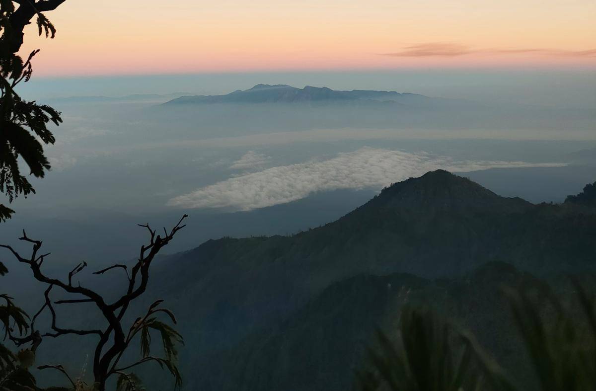 Gunung Raung (unsplash.com/Lathi Fiyah)