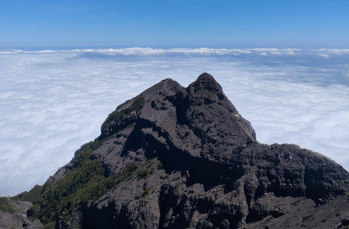 Gunung Raung (unsplash.com/Lathi Fiyah)