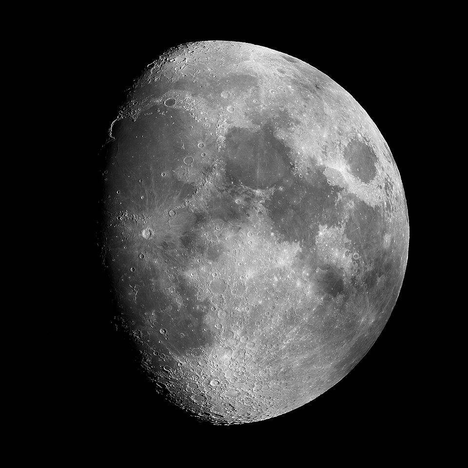 ilustrasi Bulan yang tangkap dengan kamera profesional Bumi (commons.wikimedia.org/Lviatour)