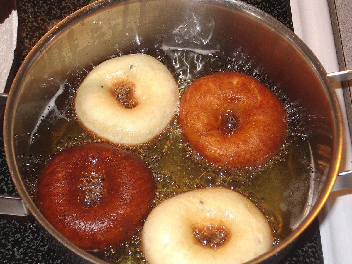 ilustrasi menggoreng adonat donat labu kuning (commons.wikimedia.org/Muu-karhu)