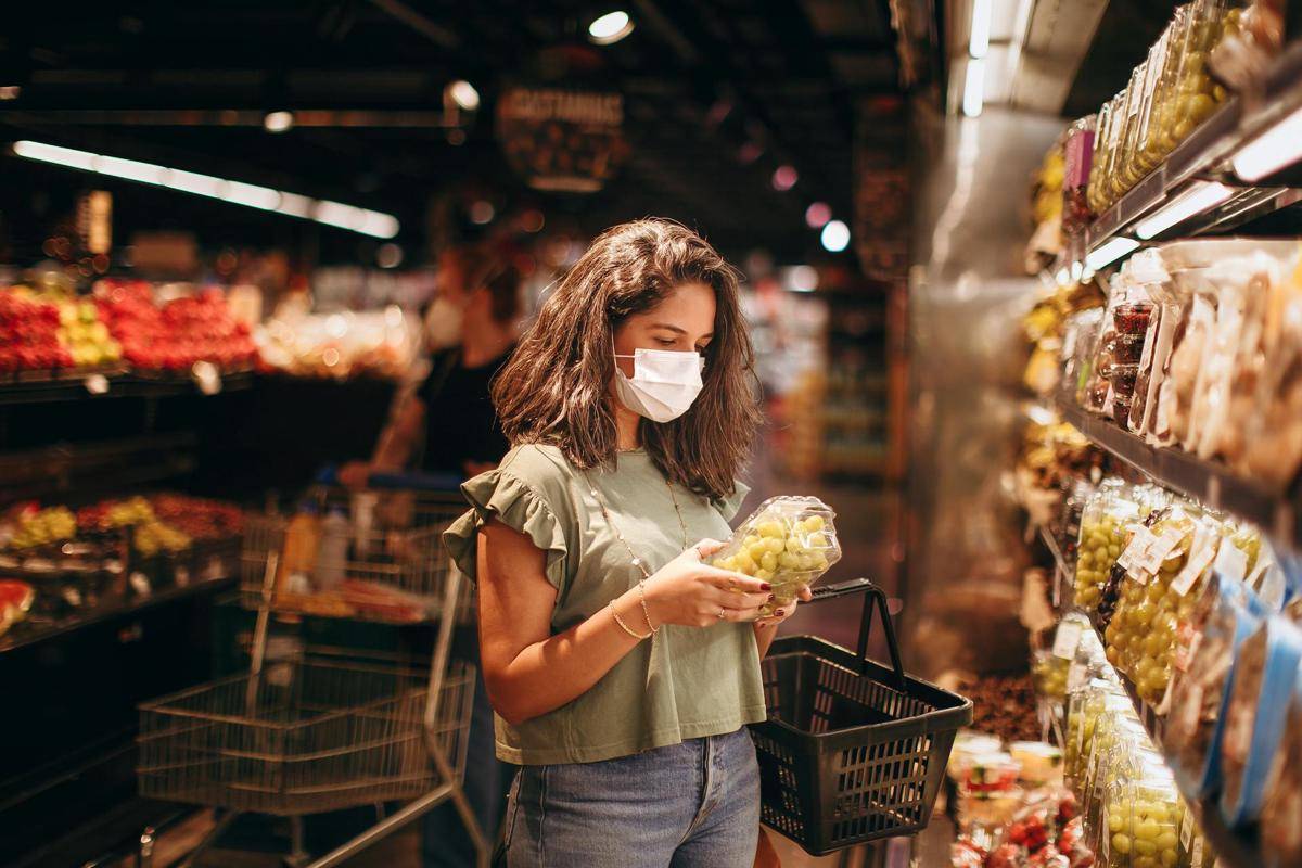 ilustrasi belanja di supermarket (pexels.com/Helena Lopes)