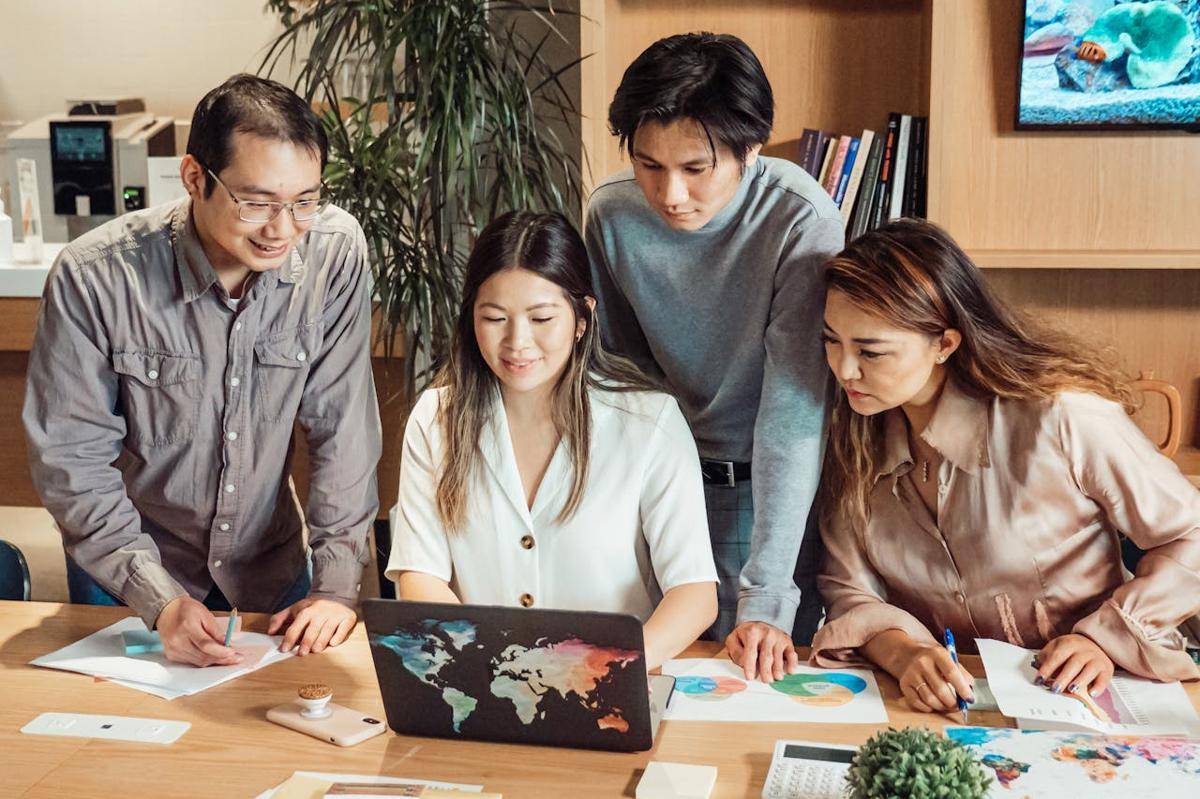 Ilustrasi sedang meeting di kantor (pexels.com/Kindel Media)