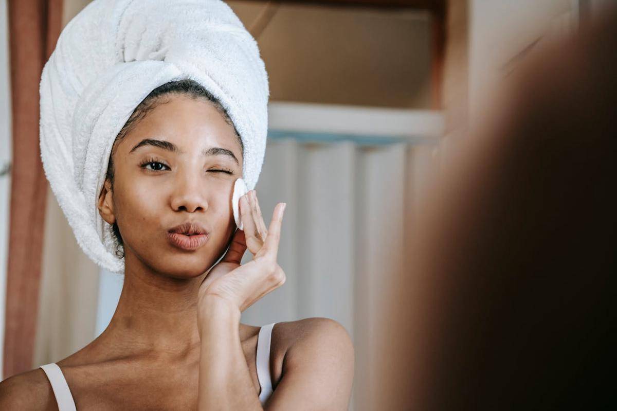 ilustrasi tips skincare hemat ala anak kos (pexels.com/Sora Shimazaki)