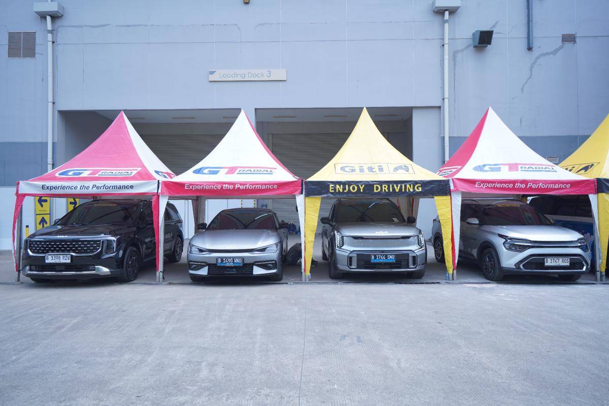 Kia menyediakan empat unit kendaraan yang dapat dicoba oleh para pengunjung di area test drive, meliputi EV9 GT-Line, EV6 GT-Line, Carnival Hybrid, dan Carens.jpeg
