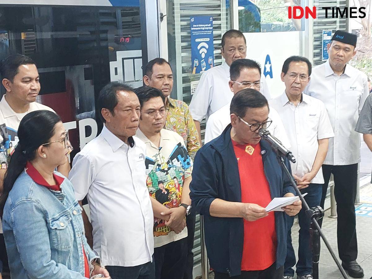 Gubernur DKI Jakarta, Pramono Anung ketika meresmikan rute baru Transjakarta Blok M-Ancol di Halte Ancol. (IDN Times/Santi Dewi)