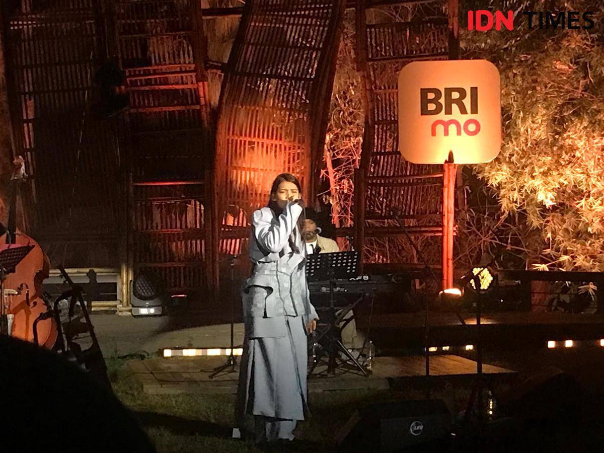 Monita Tahalea di Special Show Jazz Gunung Bromo 2025 (IDN Times/Muhammad Bimo Aprilianto)