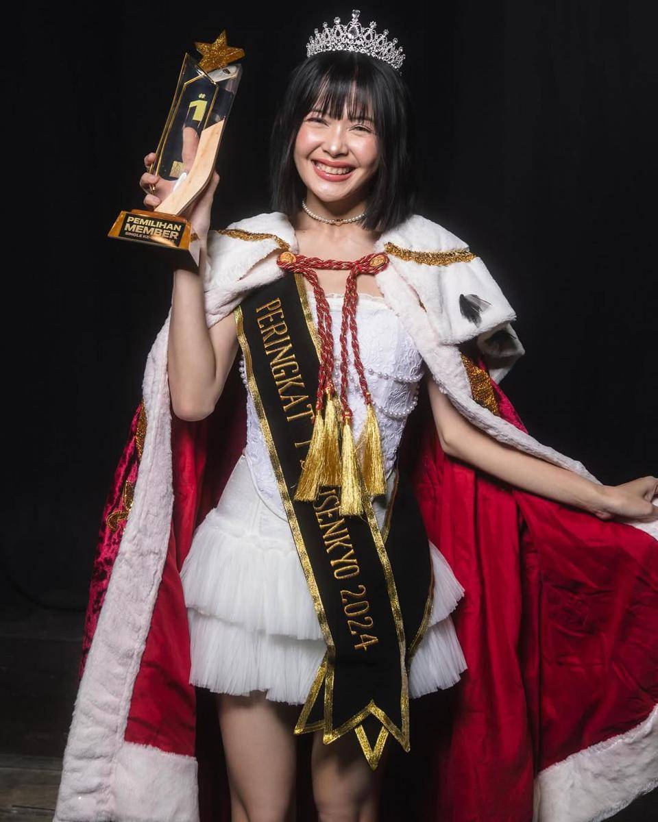Feni JKT48 (instagram.com/jkt48feni)