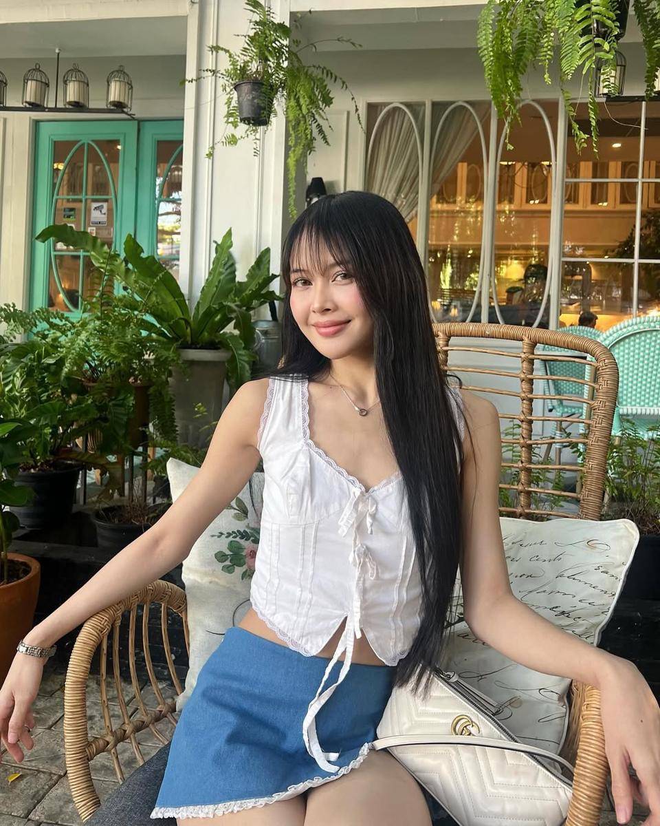 Feni JKT48 (instagram.com/jkt48feni)