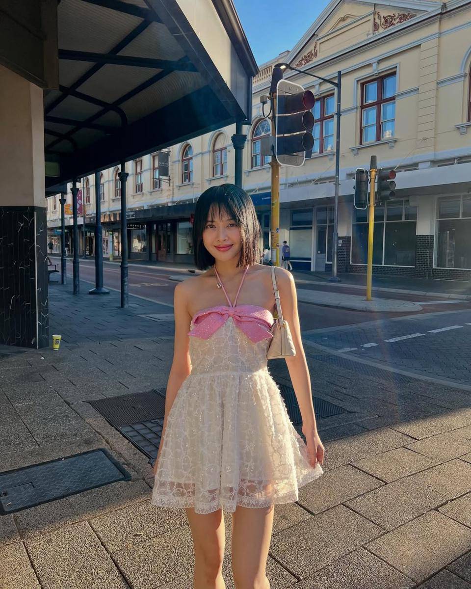 Feni JKT48 (instagram.com/jkt48feni)