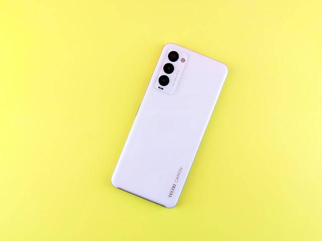 ilustrasi HP TECNO (unsplash.com/@zelebb)