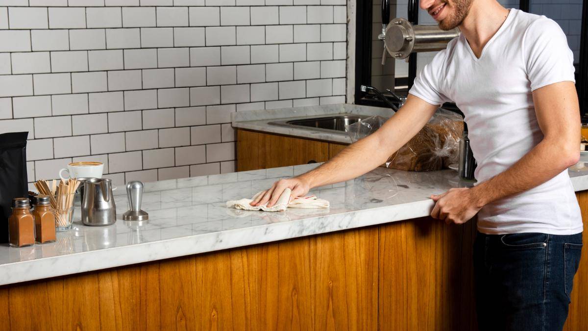 ilustrasi membersihkan dapur (freepik.com/freepik)