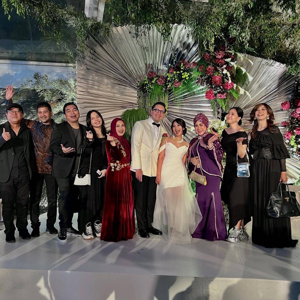 Artis di di Pernikahan Anak Ikke Nurjanah (Instagram.com/ikkenurjanah0518)