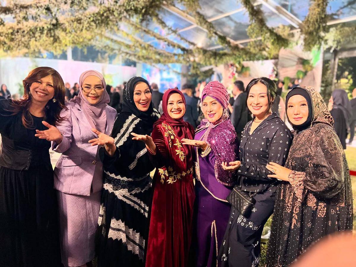 Artis di di Pernikahan Anak Ikke Nurjanah (Instagram.com/ikkenurjanah0518)