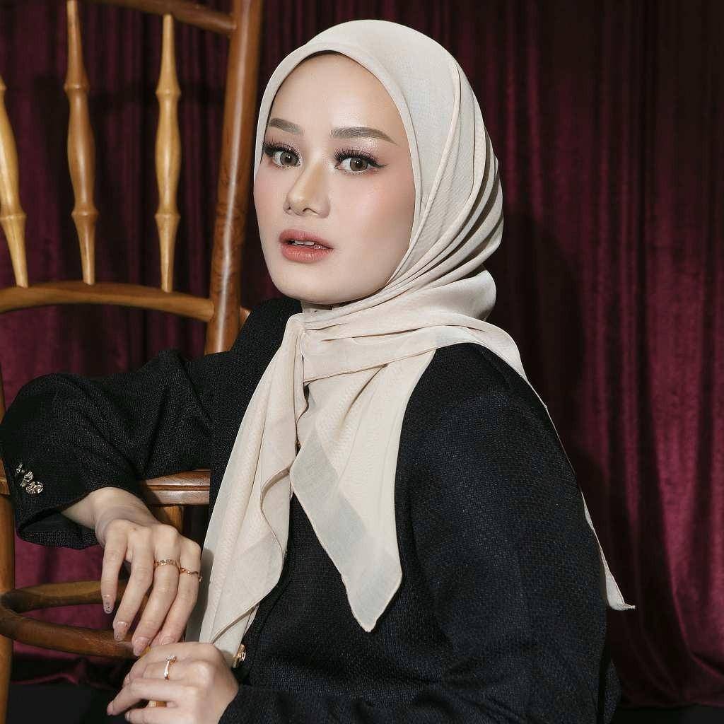 Lozy Hijab - Kirana Paris Plain Japan Square (shopee.co.id/Lozy Hijab Official Shop)