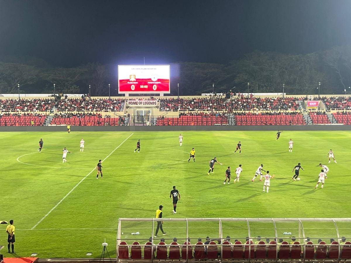 Persijap menghadapi Persipura di Stadion GBK, Jepara pada Sabtu (26/7/2025). (Ari Haryono/IDN Times).