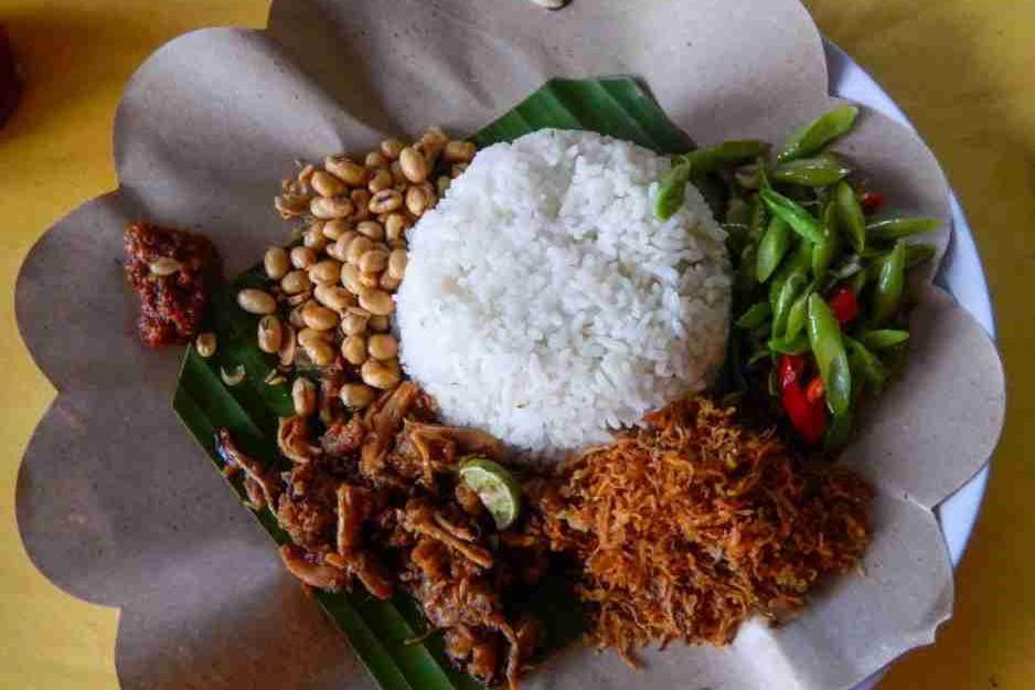 Ilustrasi nasi balap Puyung. (Pinterest/netralnews.com)