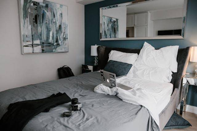7 Cara Bikin Kamar Kos Sempit Terlihat Lebih Luas, Kreatif!