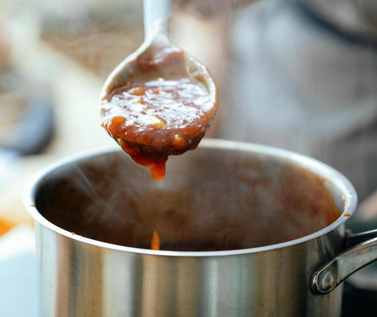 ilustrasi masak bumbu saus Padang (pexels.com/Katerina Holmes)