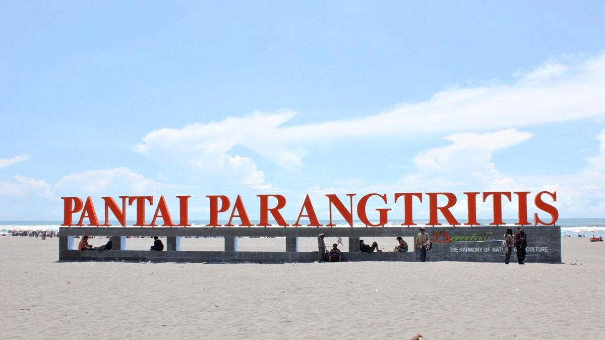 Pantai Parangtritis (parangtritis.bantulkab.go.id)