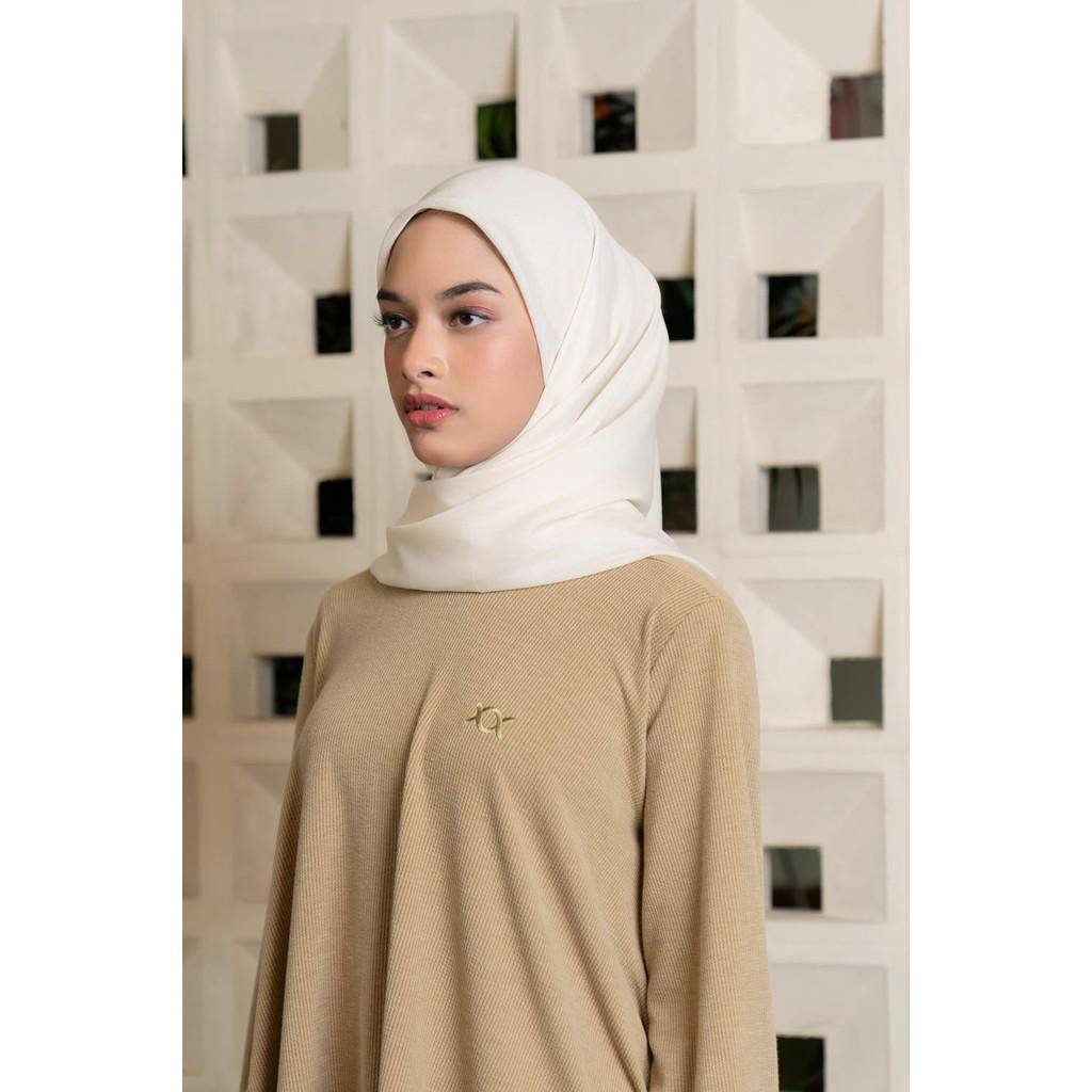 Klamby - Paris Premium Scarf 4.0 (shopee.co.id/Wearing Klamby Official Shop)