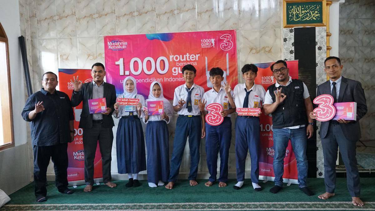 Pelanggan Tri Sedekah Beli 1.000 Router buat 400 Sekolah di Pelosok