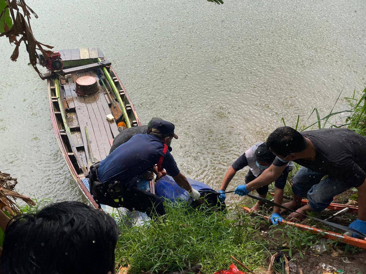 Jasad Perempuan Ditemukan dalam Tong di Sungai Cisadane Tangerang
