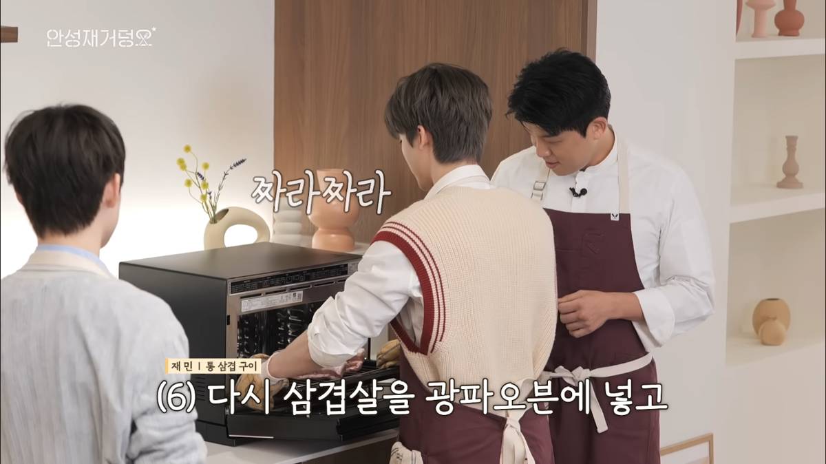 Tangkapan layar Jaemin NCT Dream memanggang daging (youtube.com/Chef_SungAnh)
