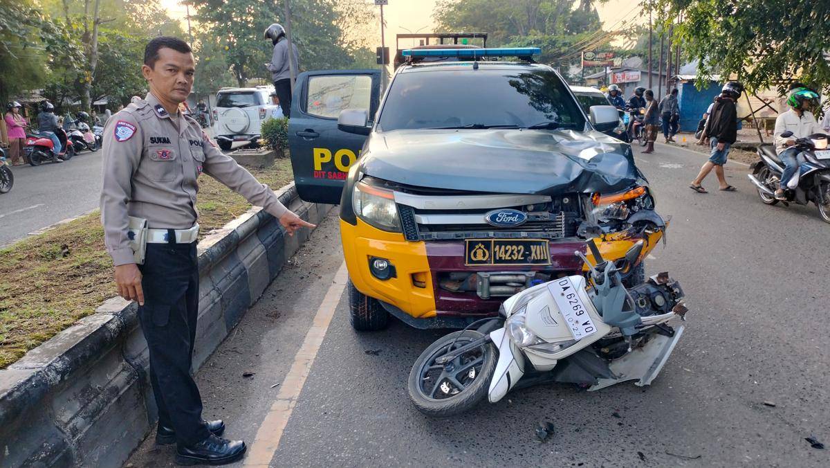 Tabrakan maut antara motor dan mobil dinas polisi di Jalan A Yani KM 20 Liang Anggang, Banjarbaru, Minggu (27/7/2025). (Dok/Humas Polres Banjarbaru)
