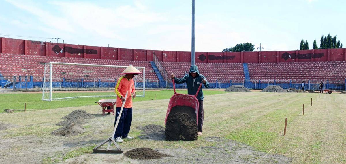 Perbaikan yang dilakukan di Stadion Brawijaya. IDN Times/ istimewa
