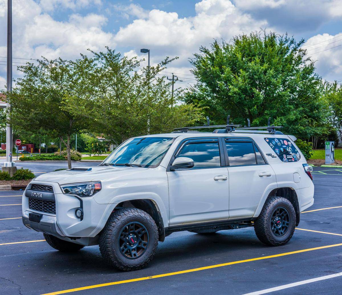 ilustrasi mobil parkir (pexels.com/R9 Media Photo Collective)