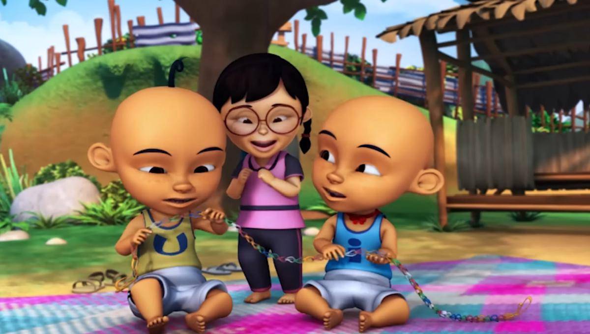 Upin dan Ipin bikin tali skipping dari karet gelang (dok. Les' Copaque Production/Upin & Ipin)