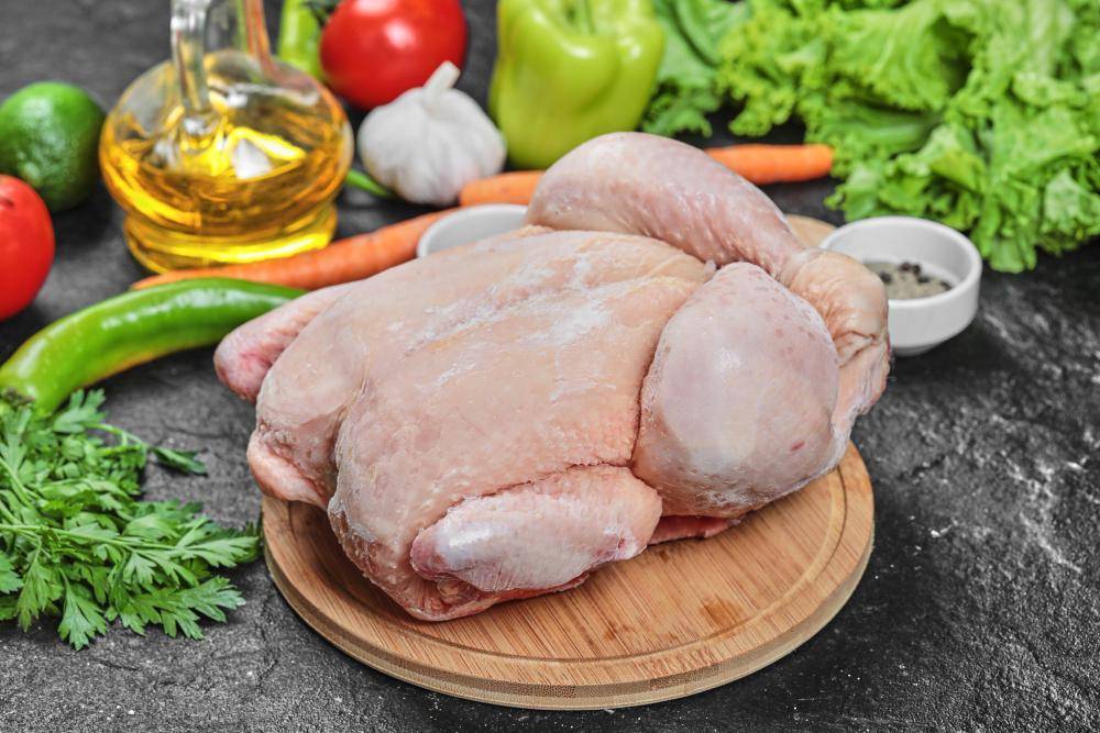 Ilustrasi daging ayam segar (freepik .com/Azer baijan)