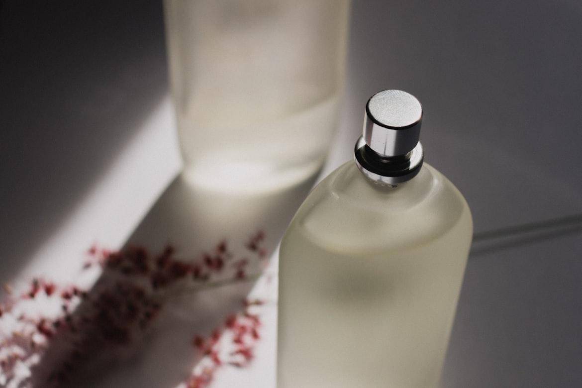 ilustrasi deodorant spray (unsplash.com/Angélica Echeverry) 