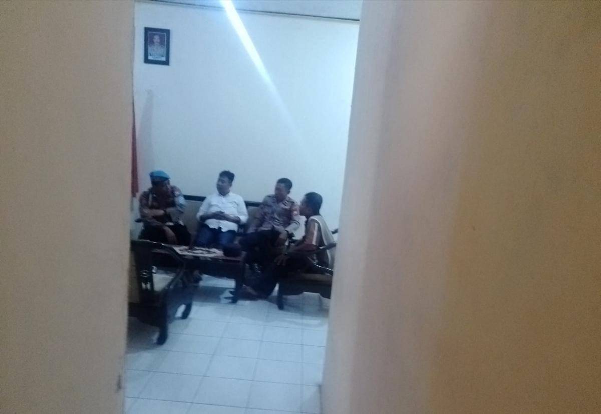 Suasana lamaran pria asal Kediri ngaku polisi saat melamar prempuan Magetan ditangkao. IDN Times/Istimewa.