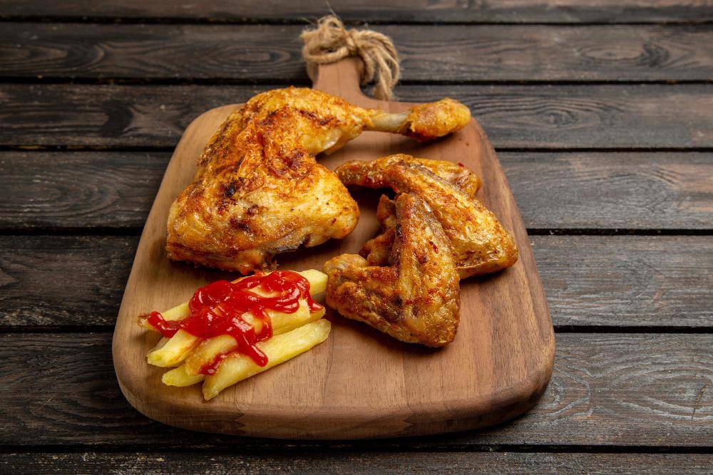 ilustrasi ayam goreng (freepik.com/KamranAydinov)