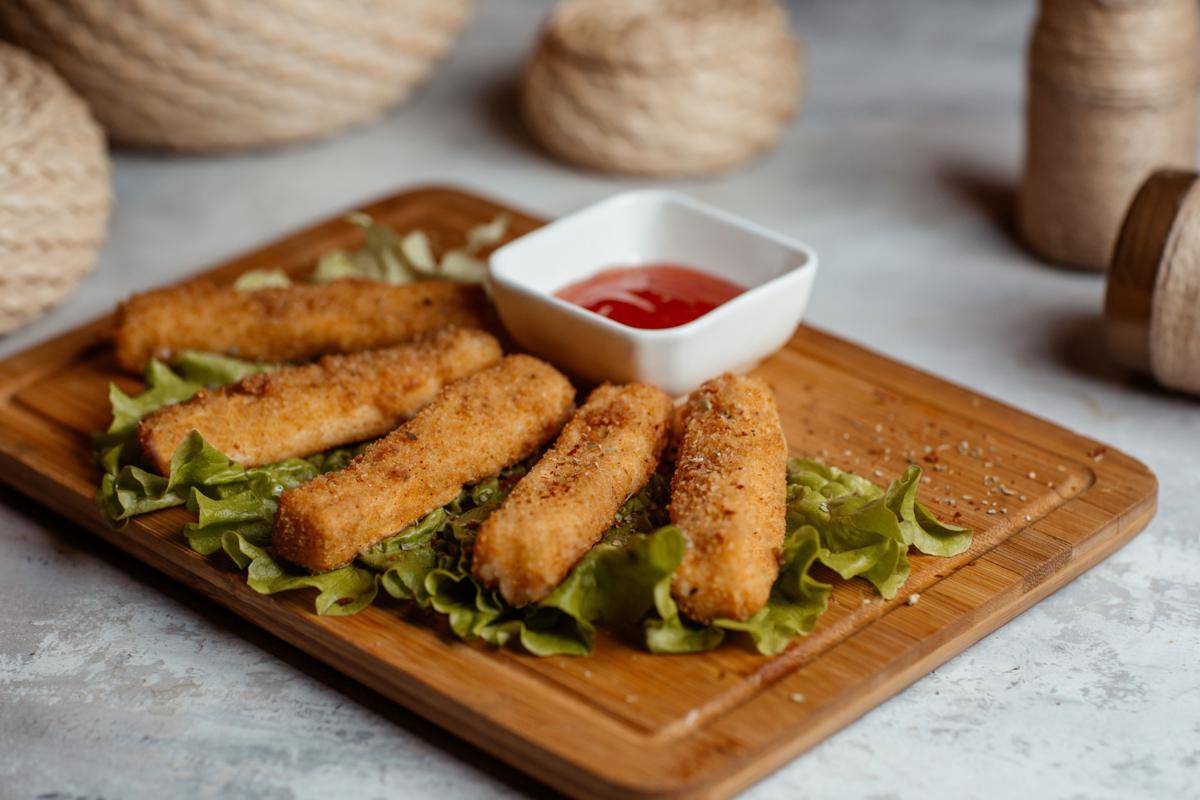 ilustrasi parmesan tofu krispi (https://www.freepik.com/azerbaijan_stockers)
