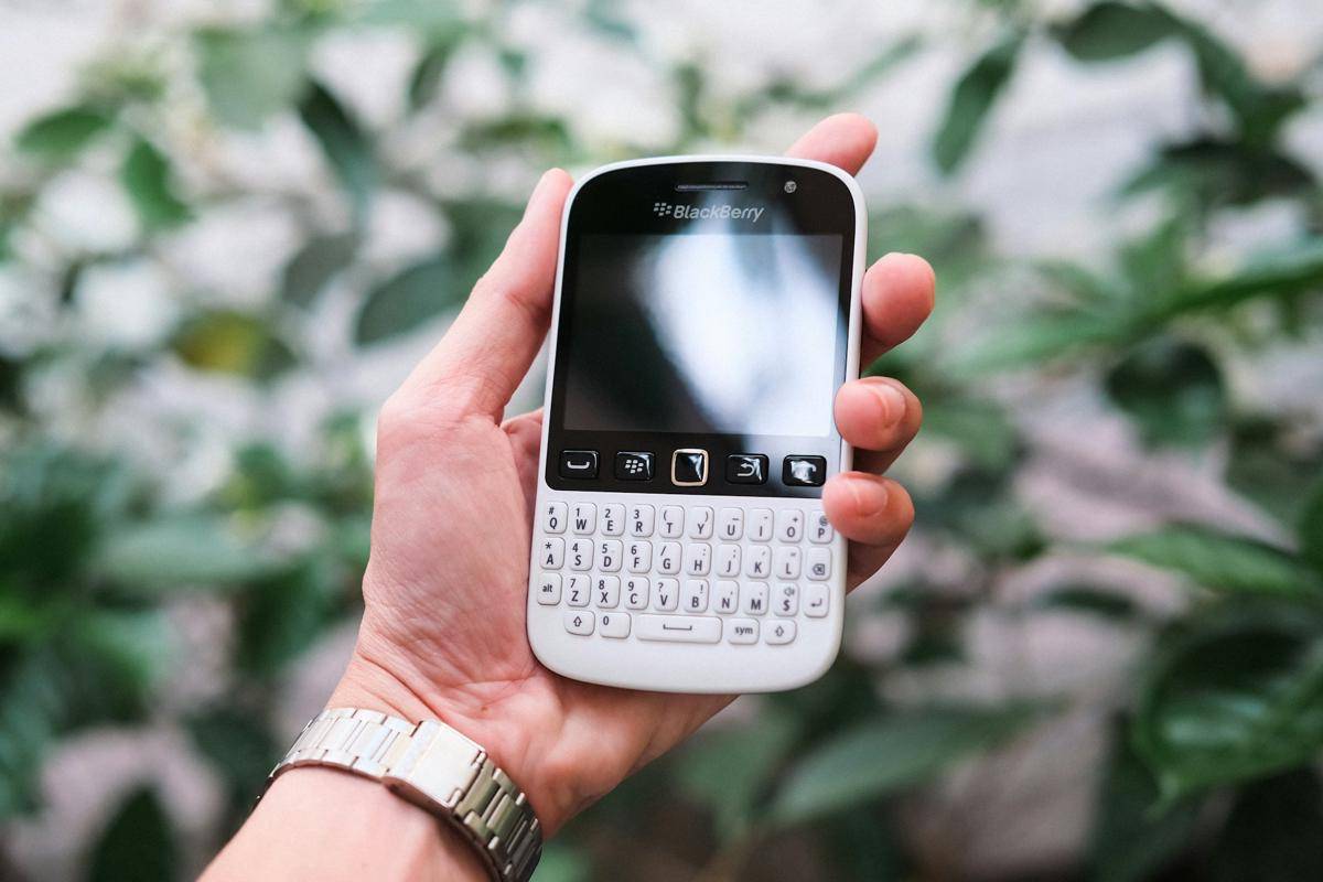 potret HP Blackberry (unsplash.com/@quangthai_itshop)