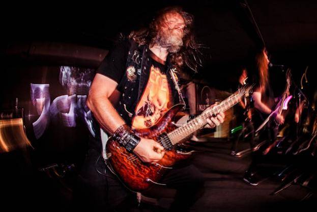 ilustrasi gitaris metal unsplash.com/@igrindphoto)