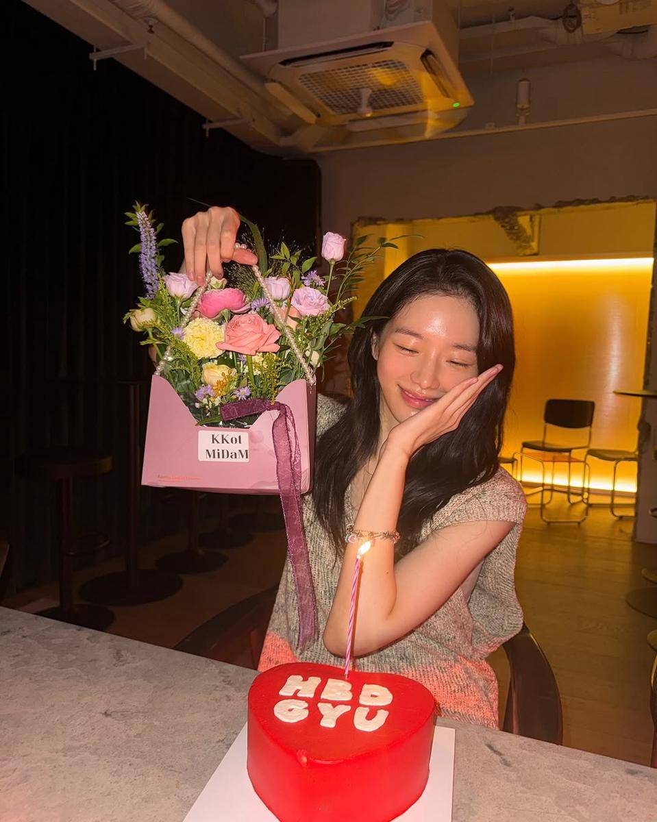 potret ulang tahun Park Gyo Young (instagram.com/lavieenbluu)