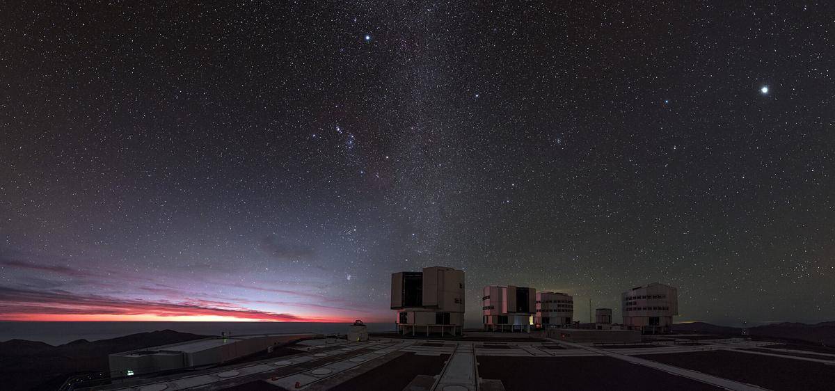 Observatorium Paranal, Chili (commons.wikimedia.org/ESO/B. Tafreshi)