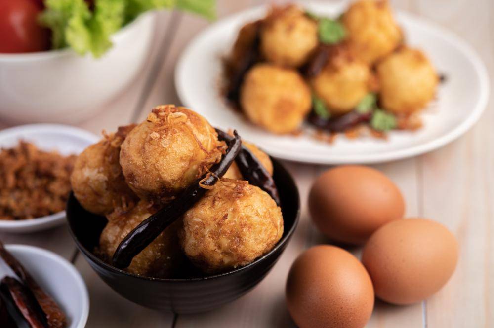 ilustrasi egg tempura (freepik.com/jcomp)