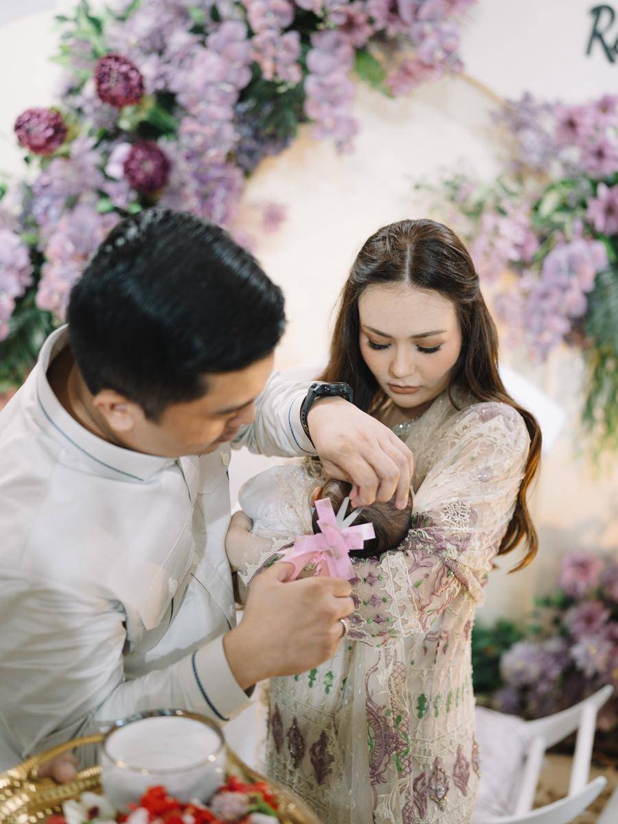 akikah anak pertama Sarah Gibson (Instagram.com/sarahgibson21)