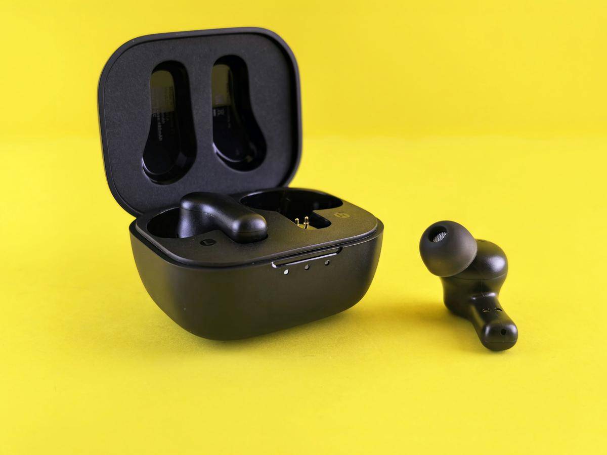 ilustrasi earbuds TWS (Unsplash.com/Andrey Matveev)