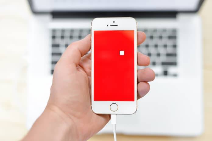 ilustrasi dead pixel pada smartphone (unlockboot.com)