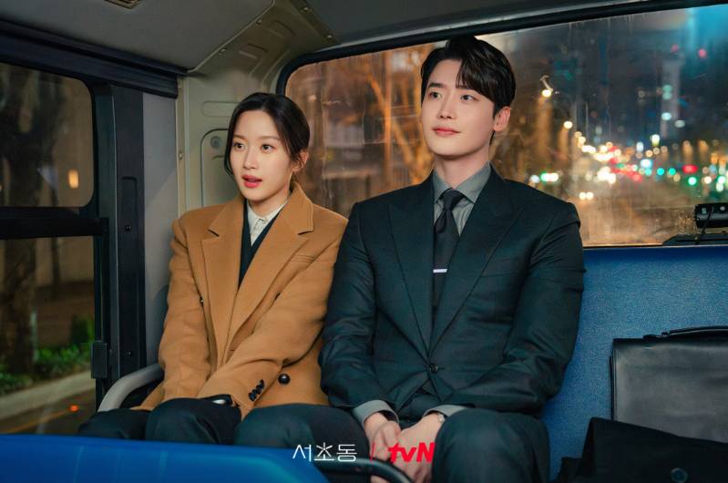 Moon Ga Young dan Lee Jong Suk di drama Law and the City (Dok. tvN/Law and the City)
